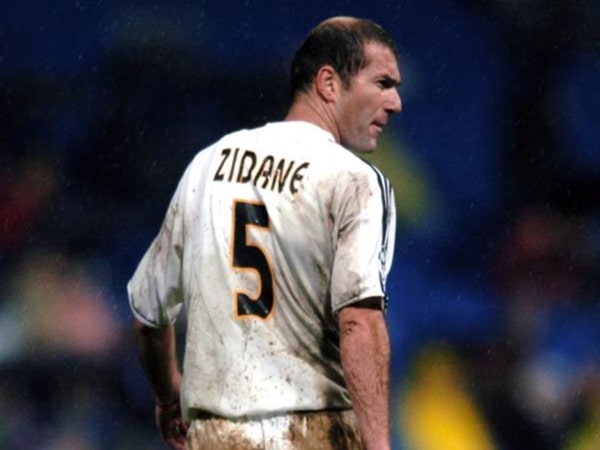 Zinedine Zidane làm rạng danh chiếc áo số 5
